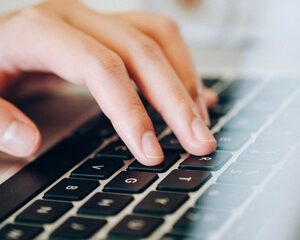 laptop-computer-writing-work-hand-screen-714530-pxhere.com