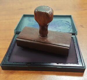 desk-table-wood-stamp-metal-office-617274-pxhere.com
