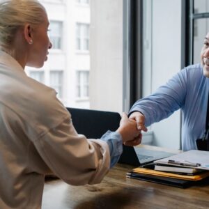 Een uitzendbureau dat werkzoekenden en werkgevers met elkaar verbindt voor flexibele werkoplossingen.